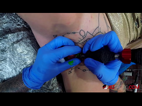 ❤️ Extrem tattooed Hottie Sully Savage krut en Tattoo op hirem Klitoris ❤ Fuckvideo op lb.np64.ru